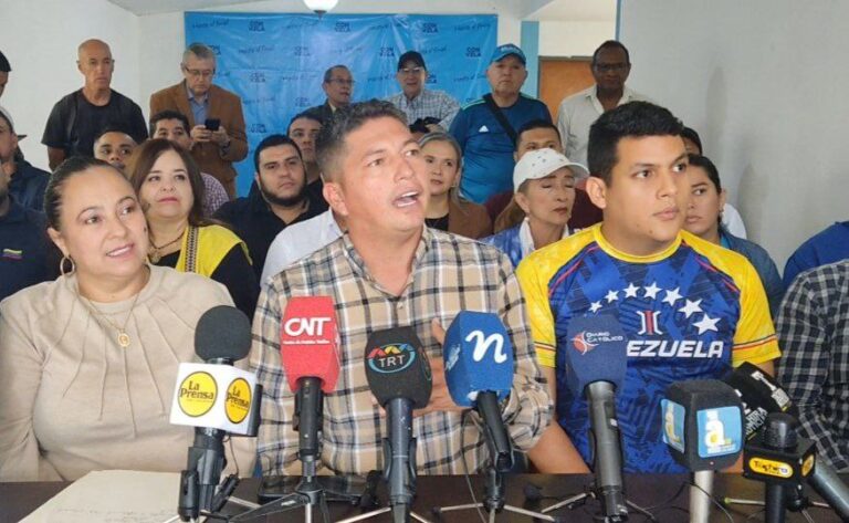 Doce alcaldes de oposición se suman a la plataforma "Con Vzla". Foto Luzfrandy Contreras.