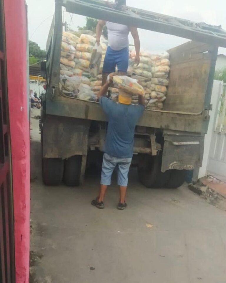 Bolsas CLAP trasladadas en camión del municipio Bolívar. Foto cortesía ciudadano de San Antonio.