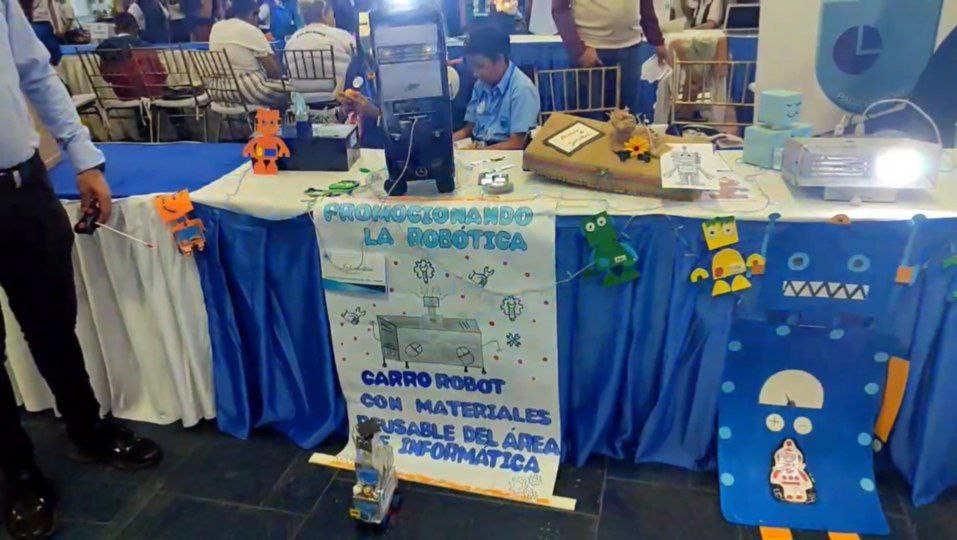 Niños y jóvenes exponen sus proyectos científicos en San Cristóbal. Foto cortesía.