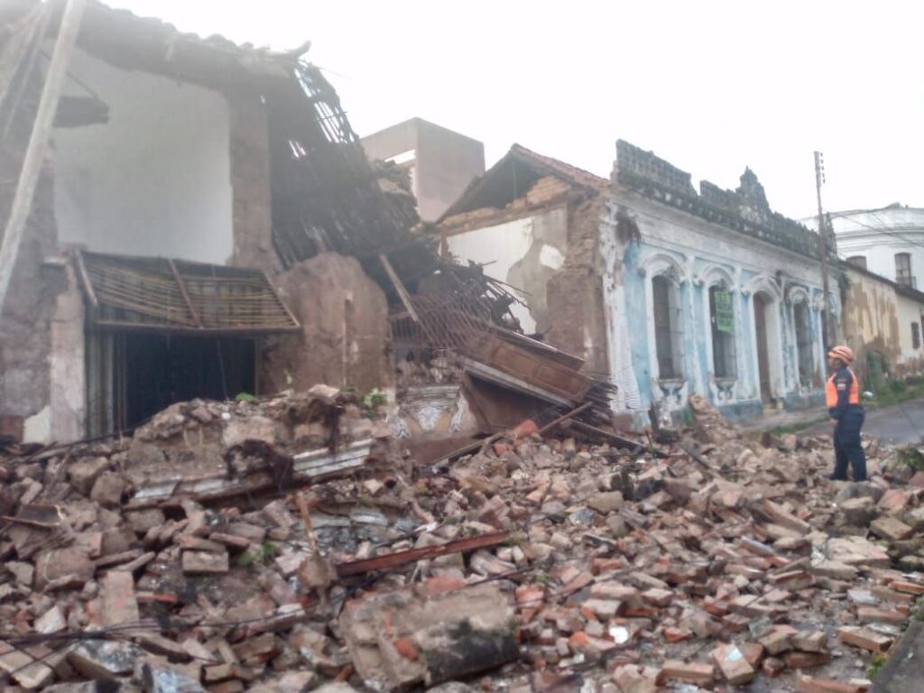 Dos viviendas colapsaron en San Cristóbal. Foto Protección Civil Táchira.