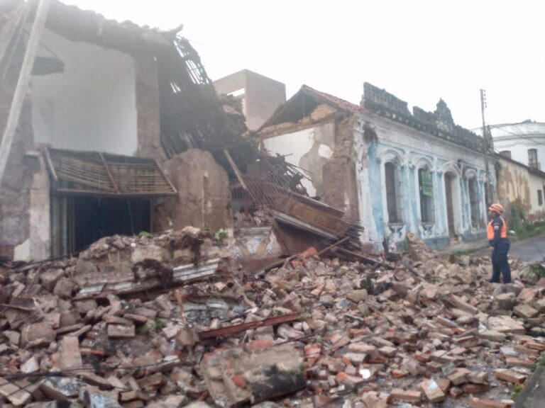 Dos viviendas colapsaron en San Cristóbal. Foto Protección Civil Táchira.