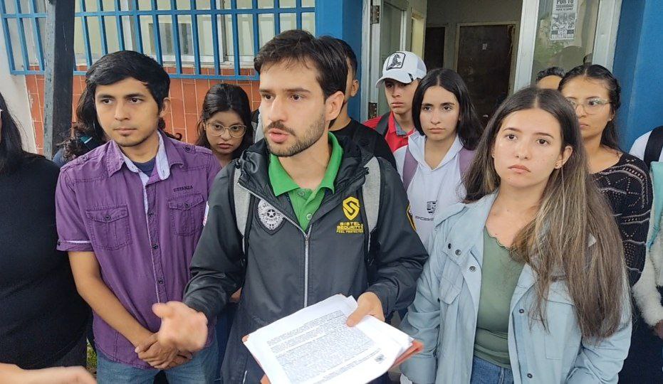 Estudiantes solicitan poder participar en las decisiones de los convenios firmados. Foto Luzfrandy Contreras.