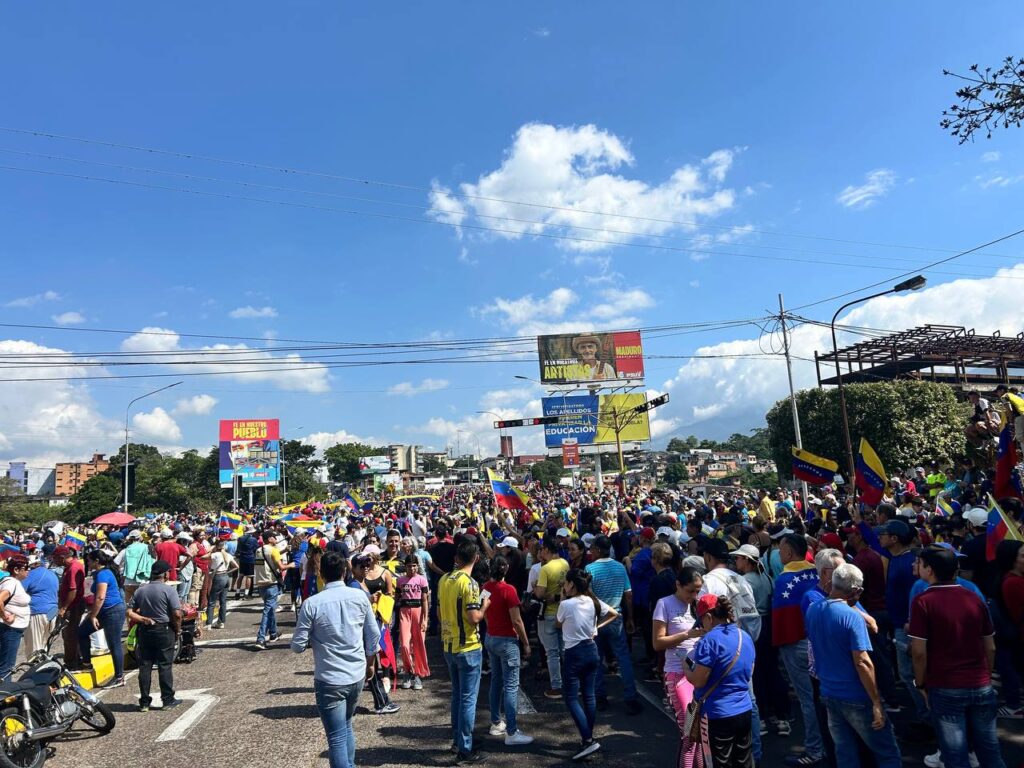 Simpatizantes de la oposición se concentraron en el Viaducto Nuevo