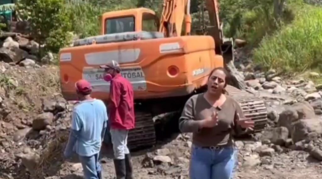 Alcaldía de San Cristóbal continúa con el mantenimiento en la quebrada La Chucurí