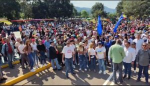 Simpatizantes del oficialismo se concentraron en el parque metropolitano